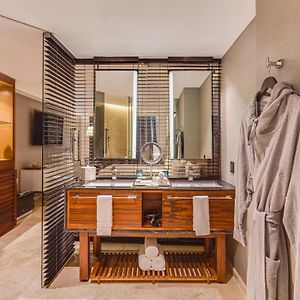 Premium Ocean View 1 King